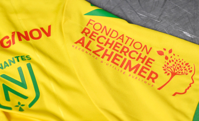 Logo Recherche Alzheimer sur manche du maillot du FC Nantes
